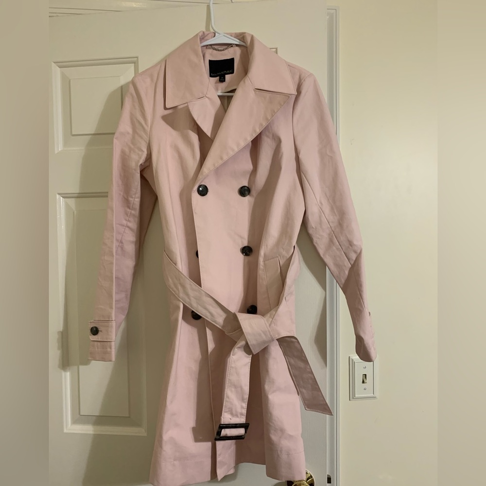 Banana Republic women’s light pink trench coat